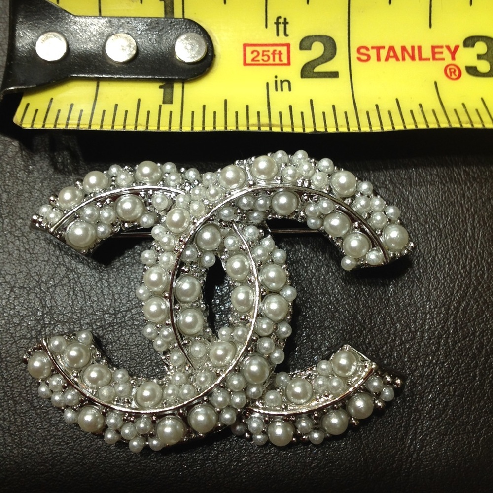 Large Brooch - Picture 2 of 3